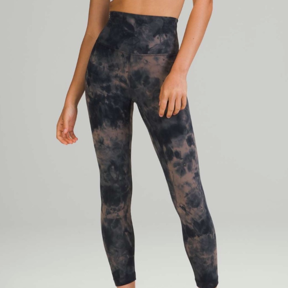 Lululemon Align High-Rise Pant 25"
Diamond Dye size 6
